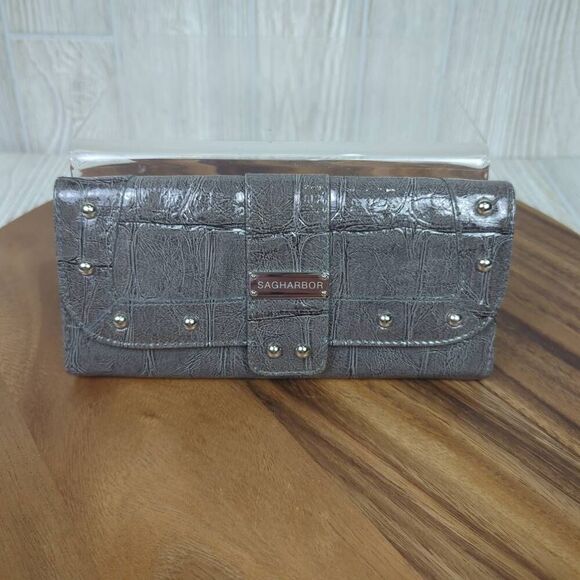 Sag Harbor Womens Credit Cardholder Wallet Clutch Gray Snap Closure Studded - Picture 1 of 5